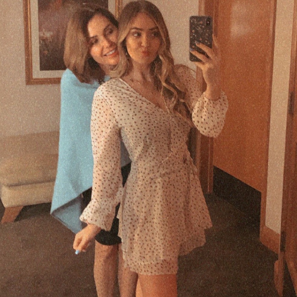 Long sleeve dotted romper creme